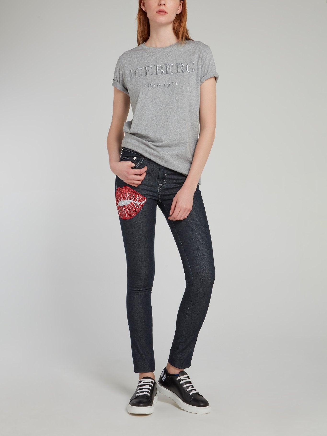 Серая хлопковая футболка с круглым вырезом