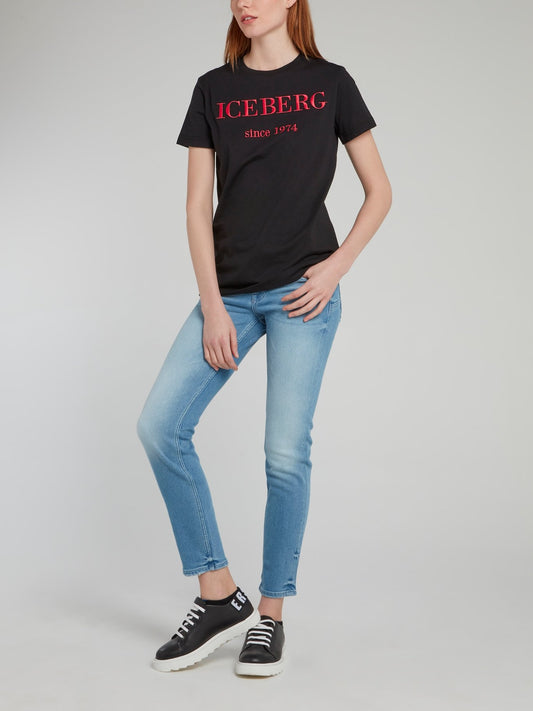 Черная хлопковая футболка с круглым вырезом и логотипом