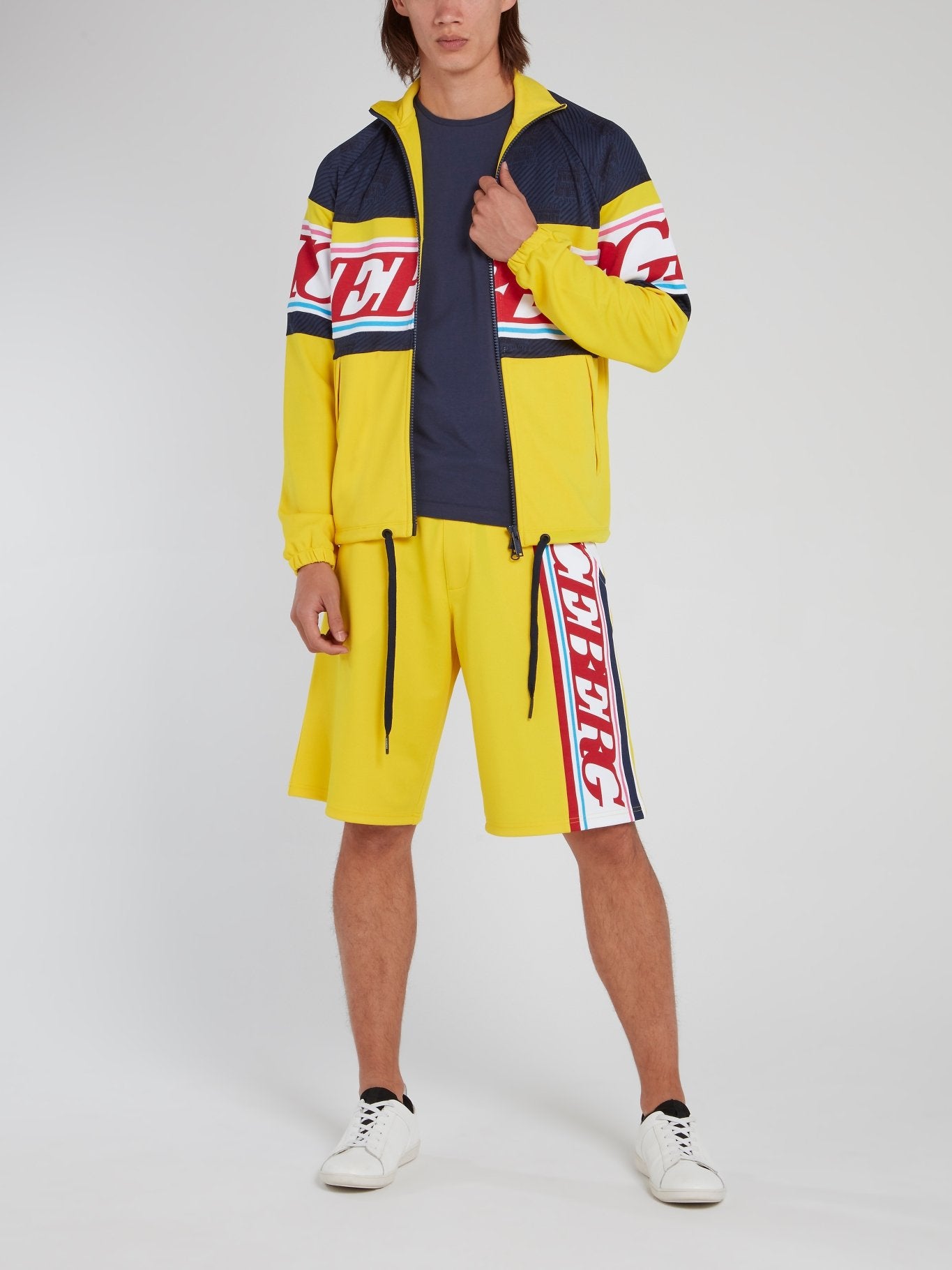 Темно-синяя футболка с круглым вырезом и вышитым логотипом