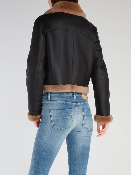 Черная кожаная куртка с меховой окантовкой