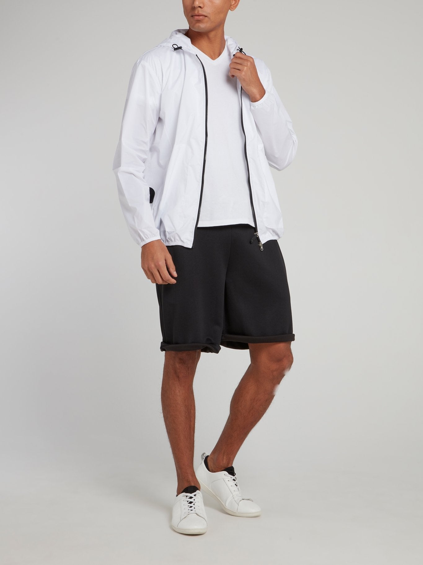 Черные шорты на шнуровке с поясом в полоску