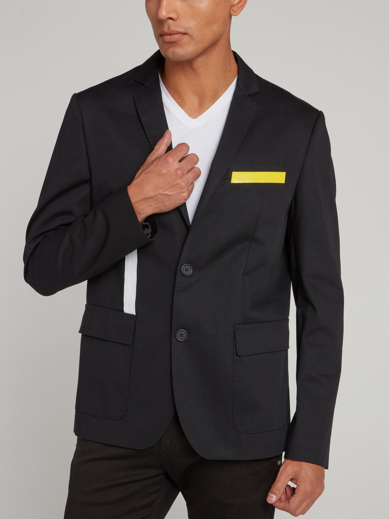 Черный пиджак с цветными вставками