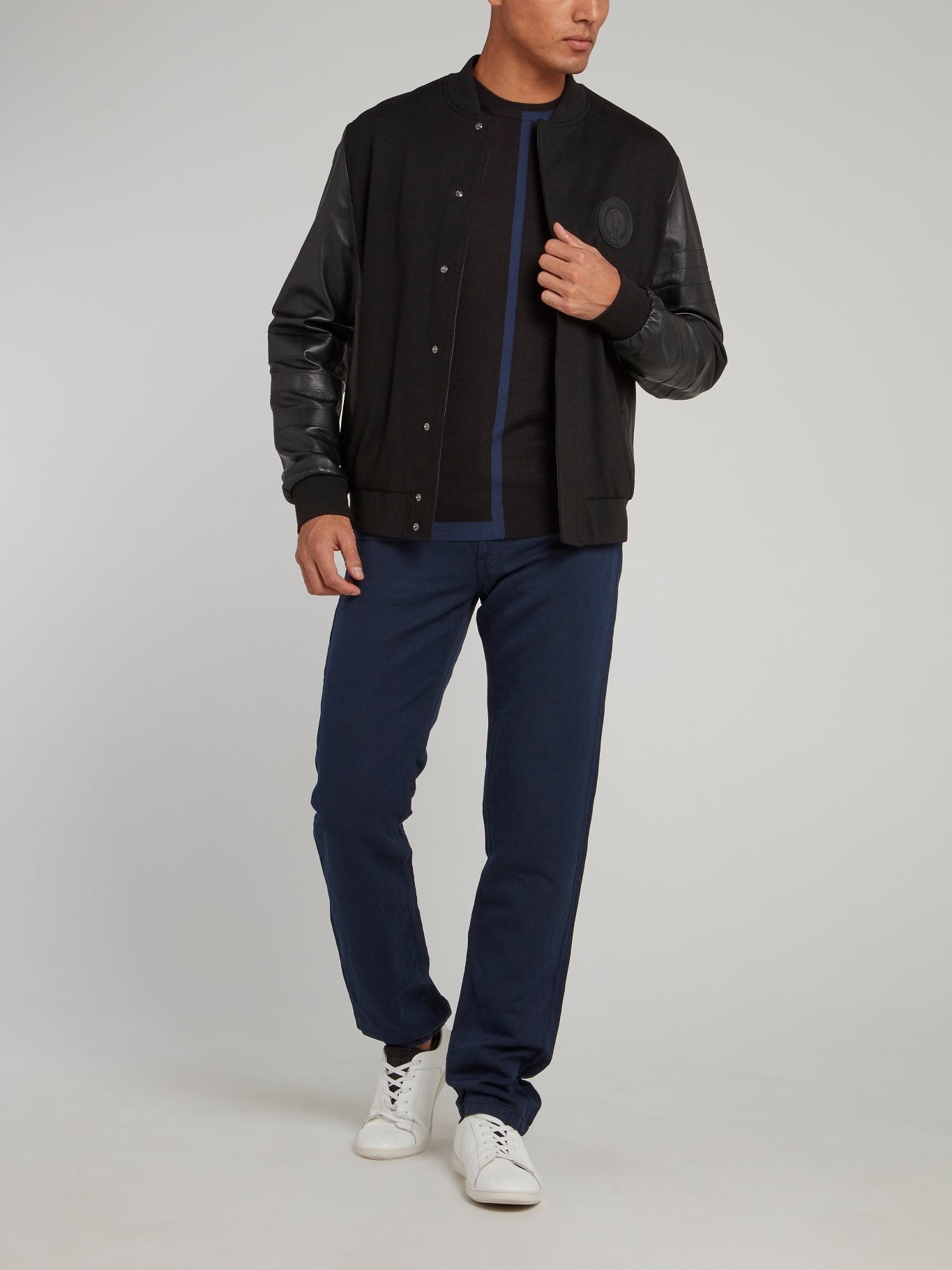 Черный свитшот с синей отделкой