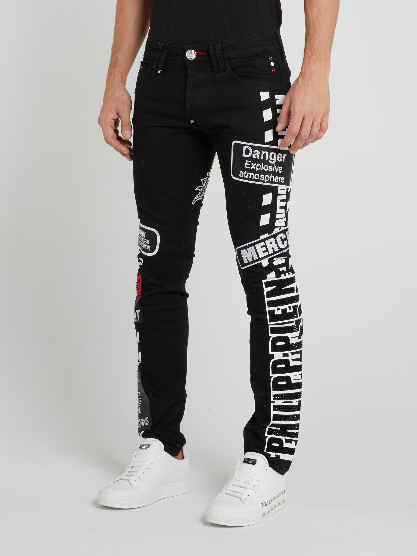 Черные джинсы скинни с надписями