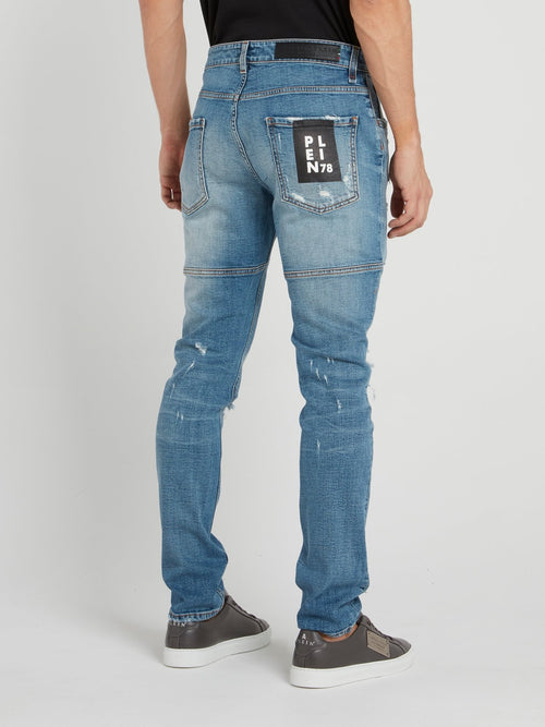 Синие джинсы с рваной отделкой