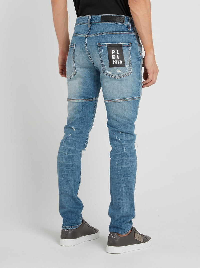 Синие джинсы с рваной отделкой