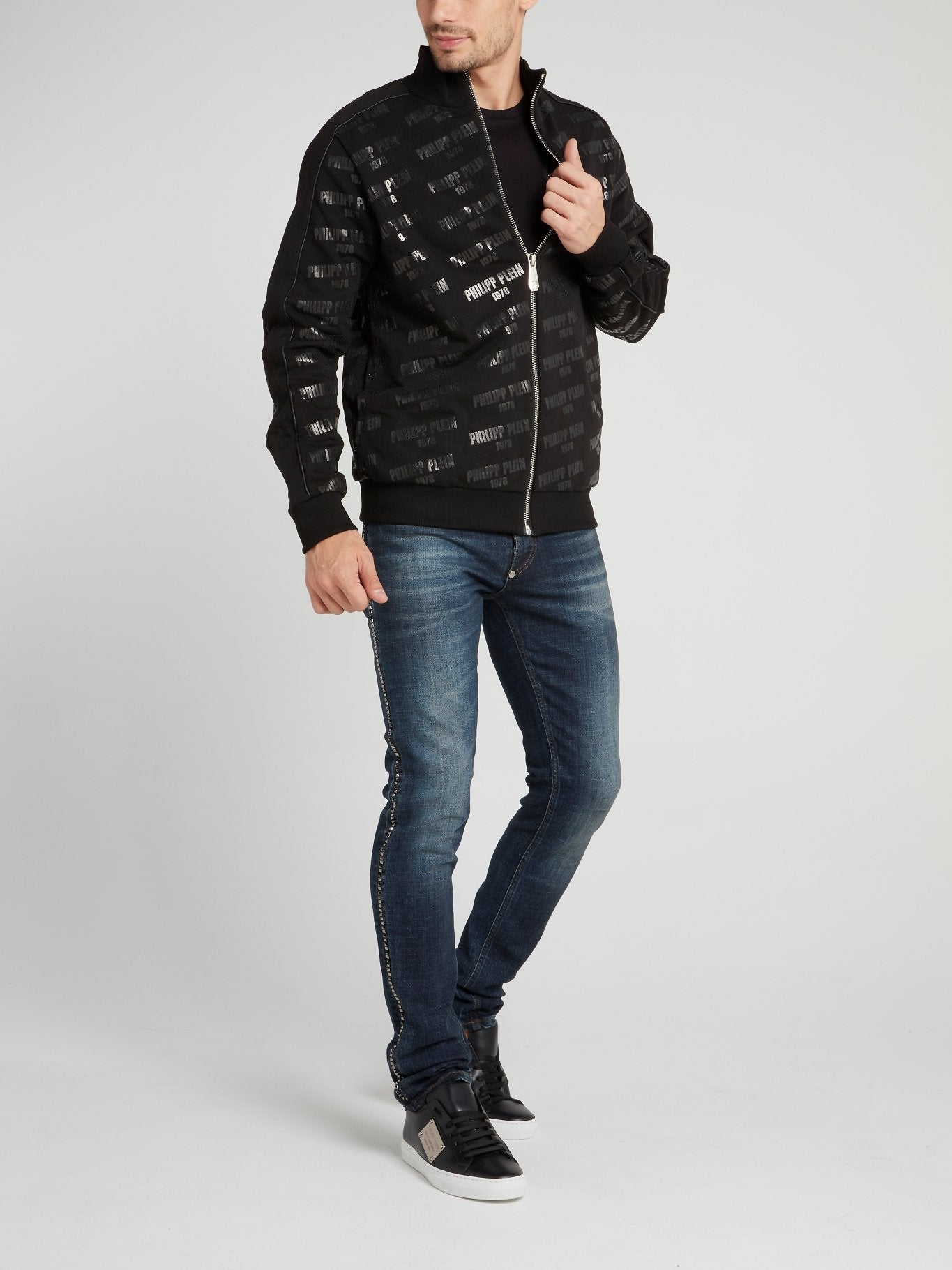 Спортивная куртка с принтом в виде монограммы и изображением черепа