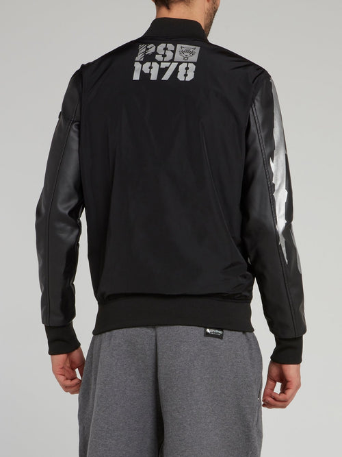 Черная куртка из нейлона и изображением тигра