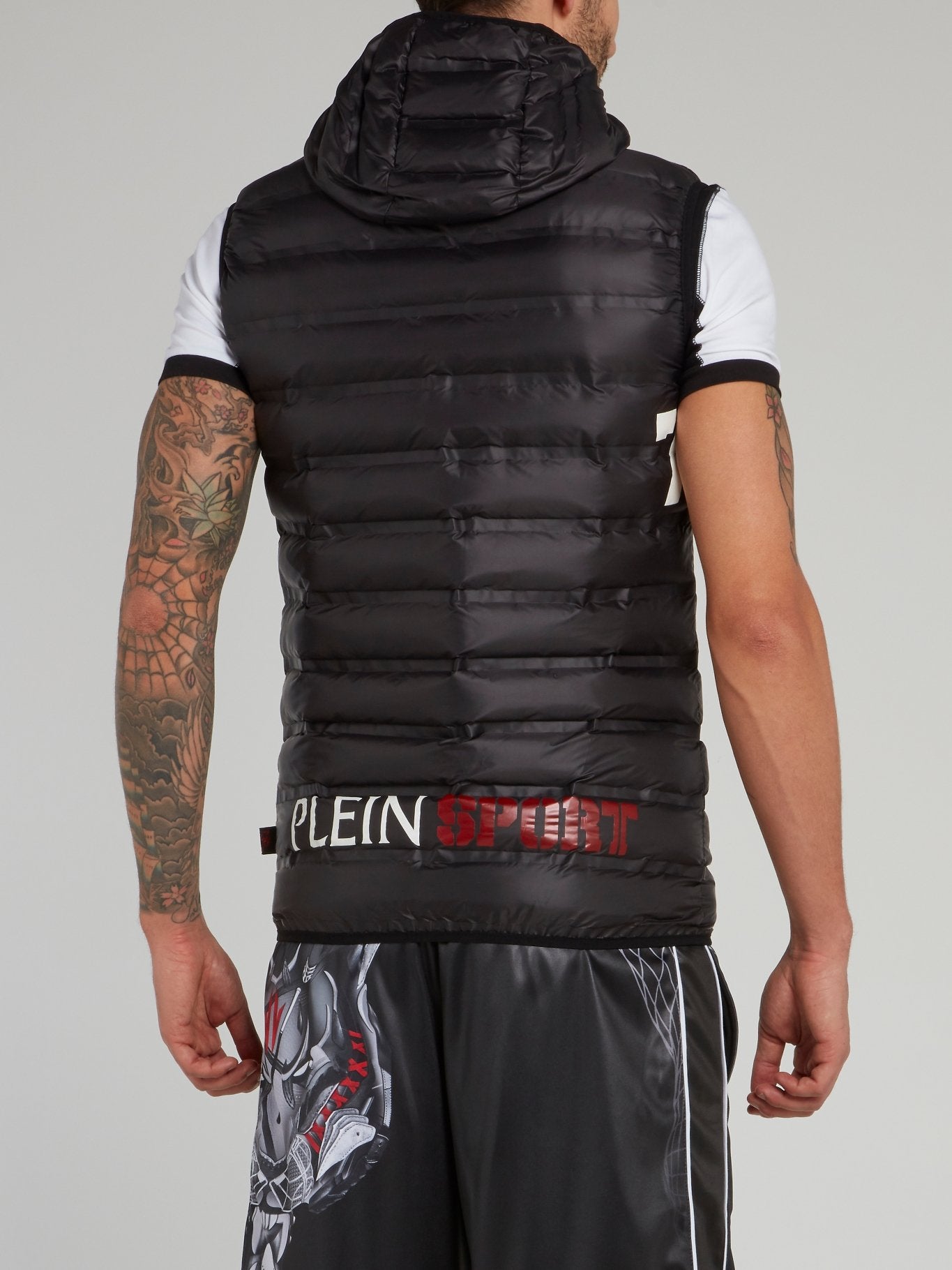 Черный утепленный жилет