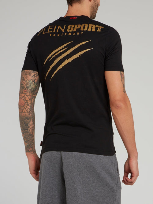 Черная футболка с вертикальным логотипом