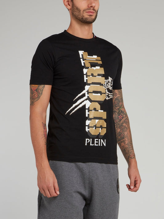 Черная футболка с вертикальным логотипом