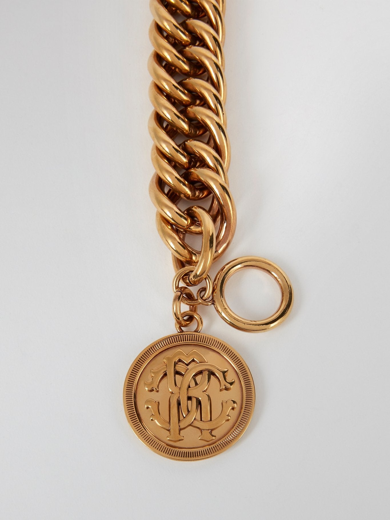 Золотой браслет с монограммой и застежкой тоггл