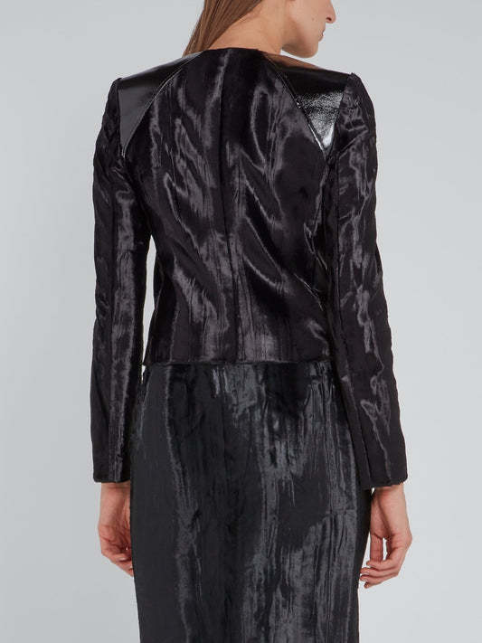 Черная куртка с кожаными вставками