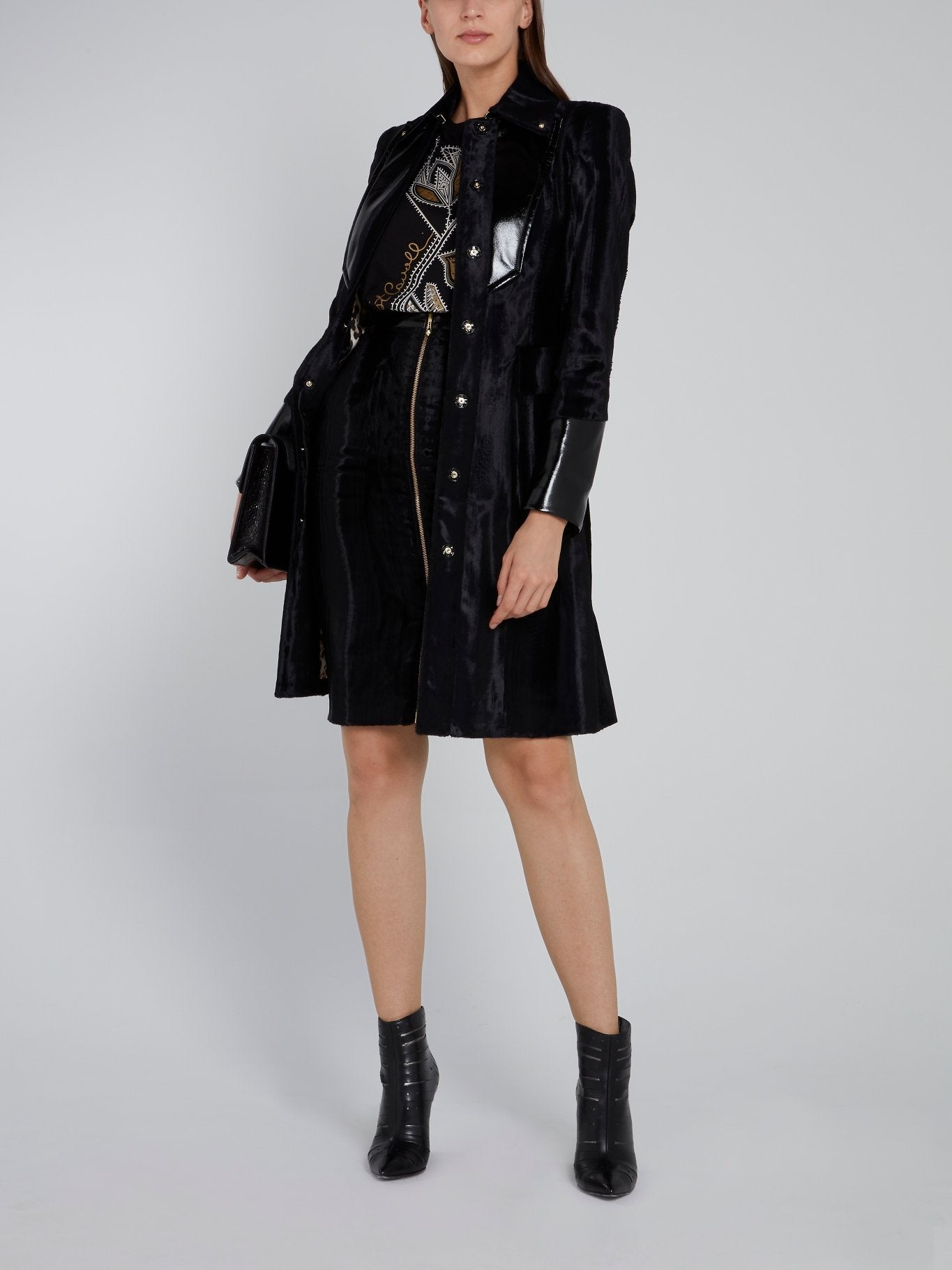 Черная футболка с геометрическим рисунком