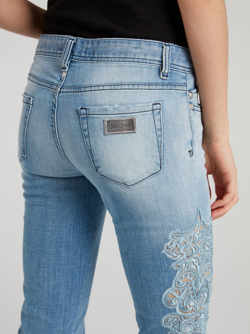 Синие джинсы с кружевными вставками
