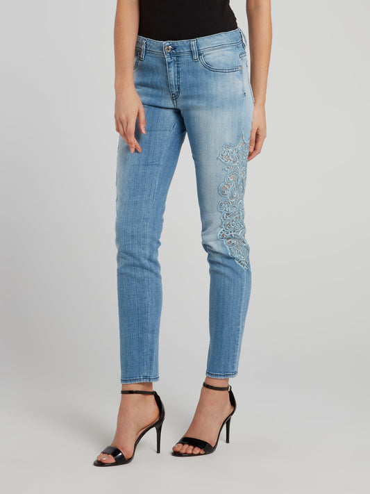 Синие джинсы с кружевными вставками