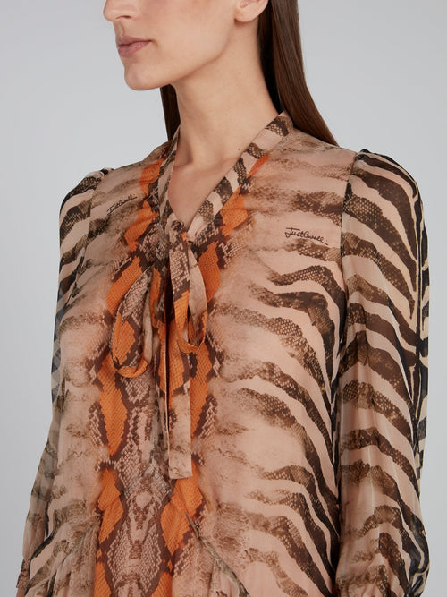 Бежевое шелковое платье с анималистическим принтом