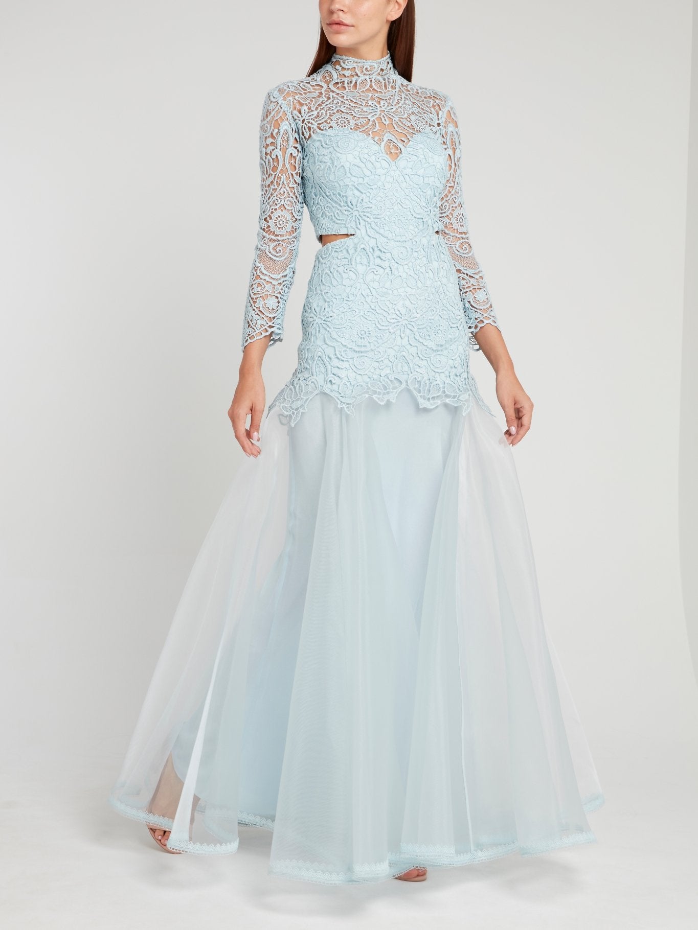 Голубое платье-макси с кружевом и вырезами