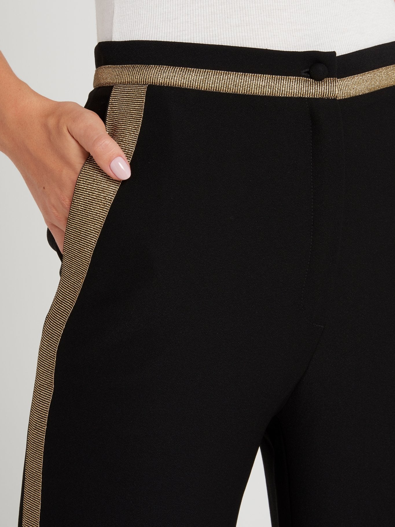 Черные брюки клеш с золотыми лампасами
