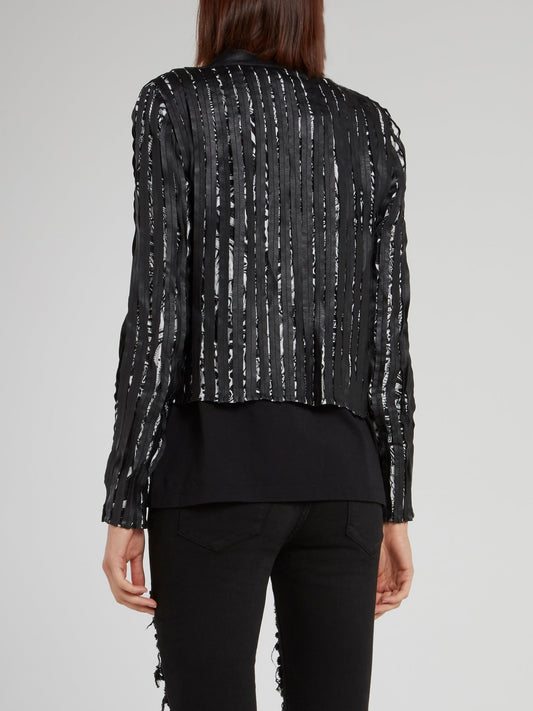 Черная кожаная куртка в полоску