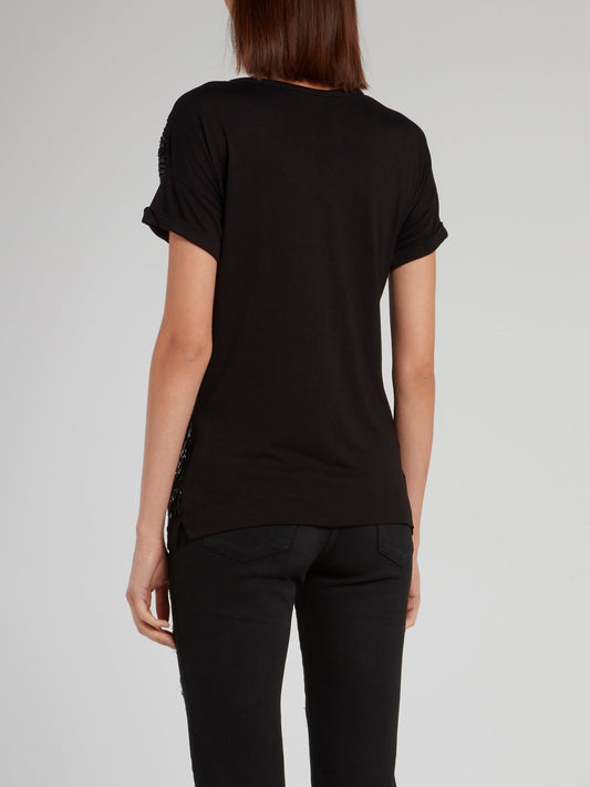 Черная блузка с глубоким круглым вырезом и вышивкой бисером