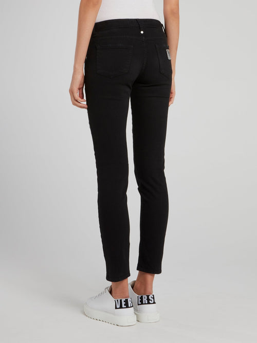 Черные укороченные джинсы с рваной отделкой