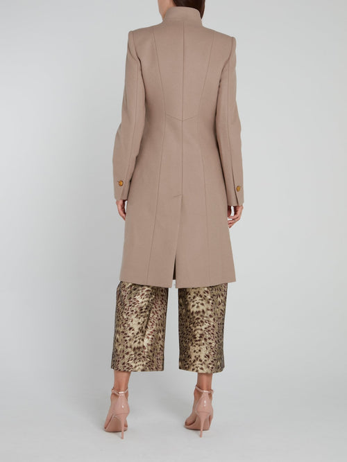 Коричневый плащ с оборками