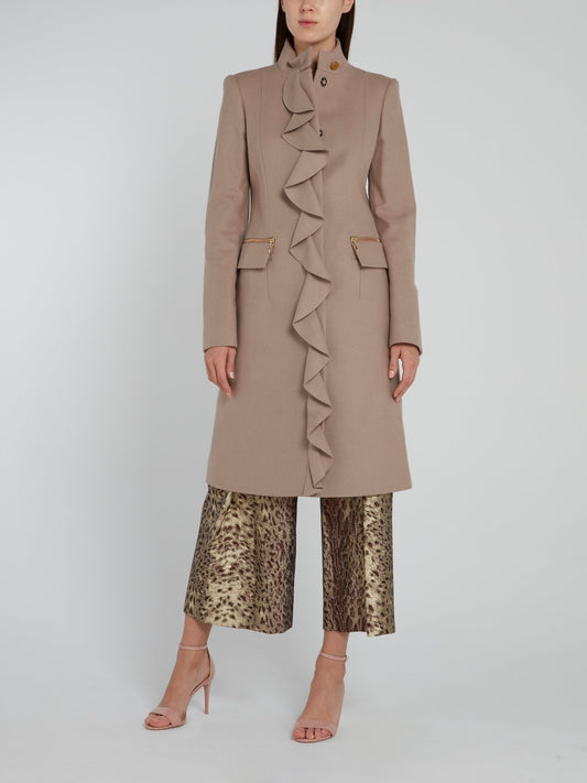 Коричневый плащ с оборками