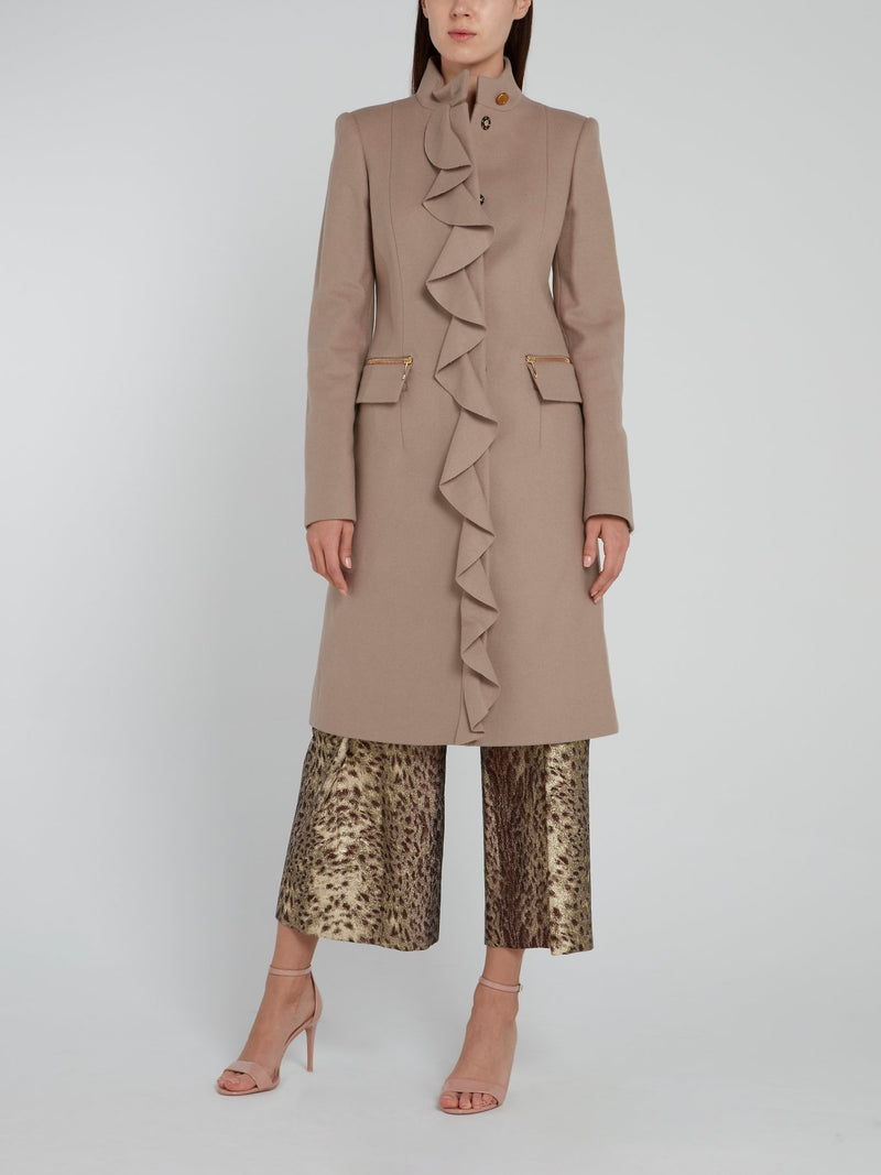 Коричневый плащ с оборками