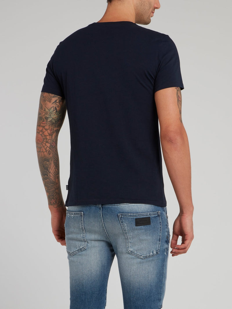 Темно-синяя футболка с изображением черепа