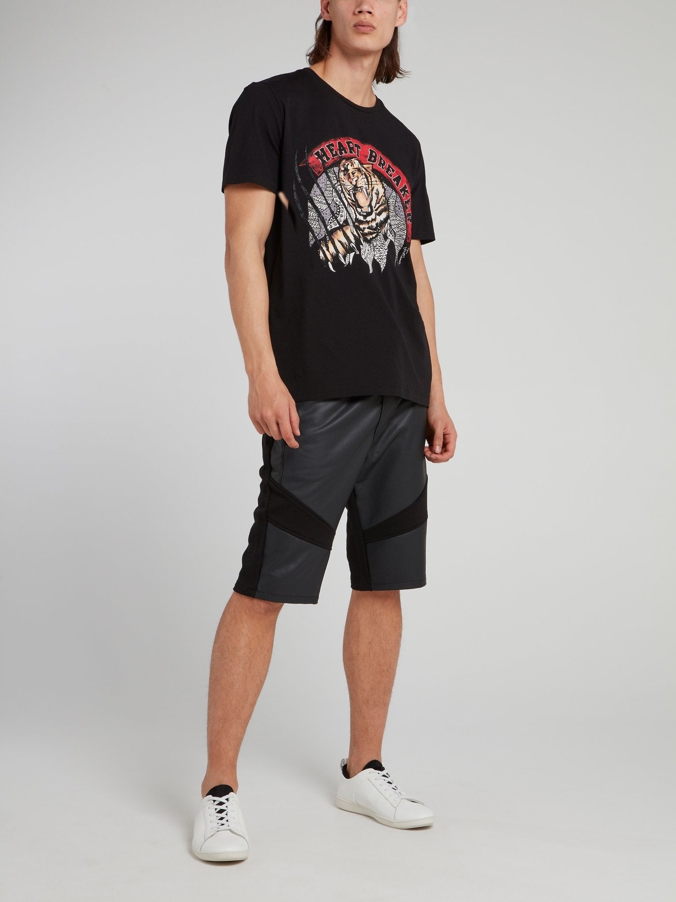 Черная футболка с изображением тигра