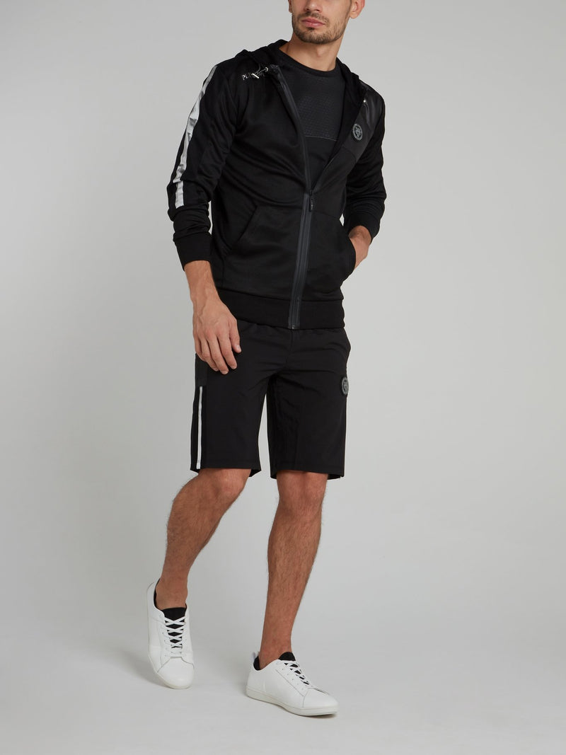 Черная спортивная куртка с капюшоном