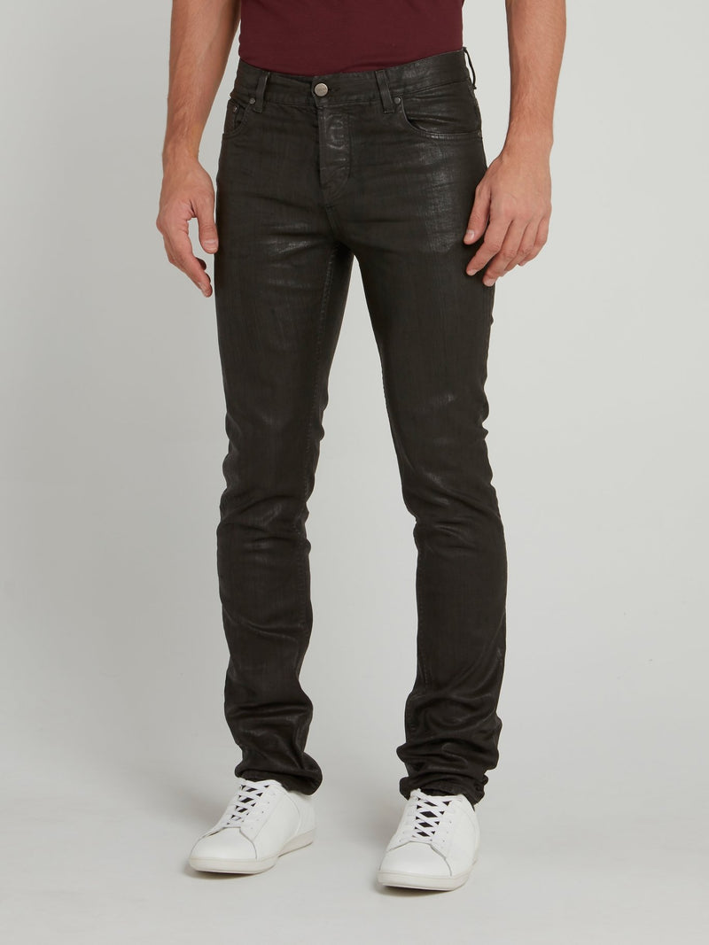 Черные зауженные брюки с эффектом металлик