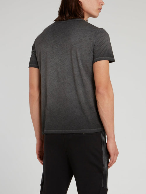 Серая футболка с логотипом