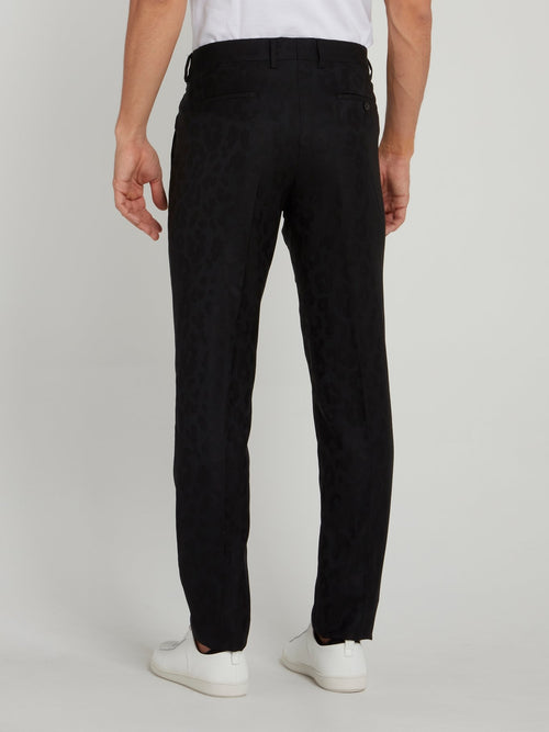 Черный костюм с леопардовым принтом