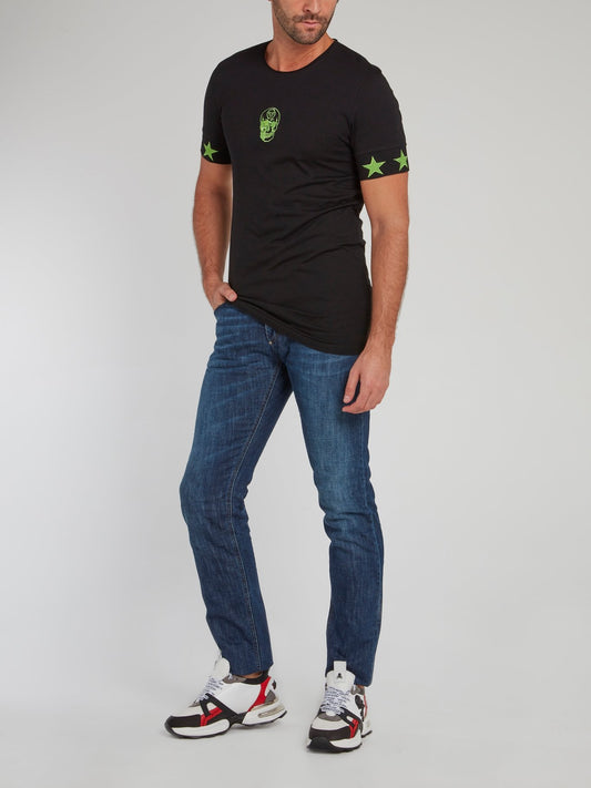 Черная футболка с зелеными звездами и черепом