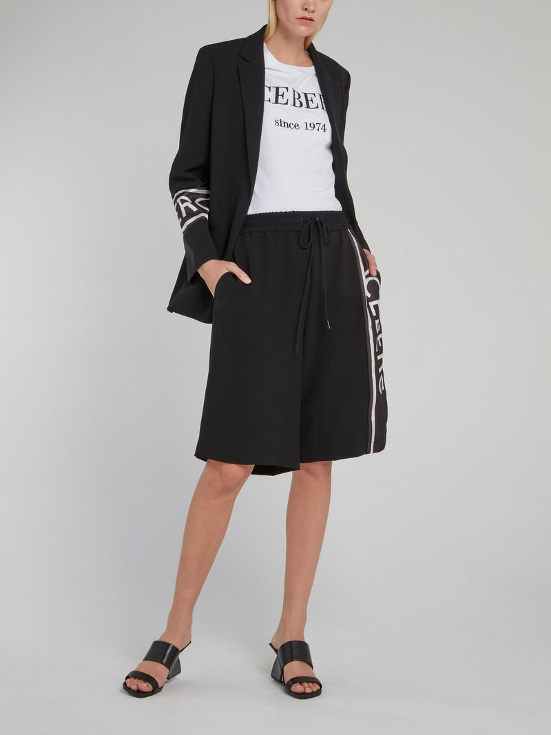 Черные шорты с лампасами и логотипом