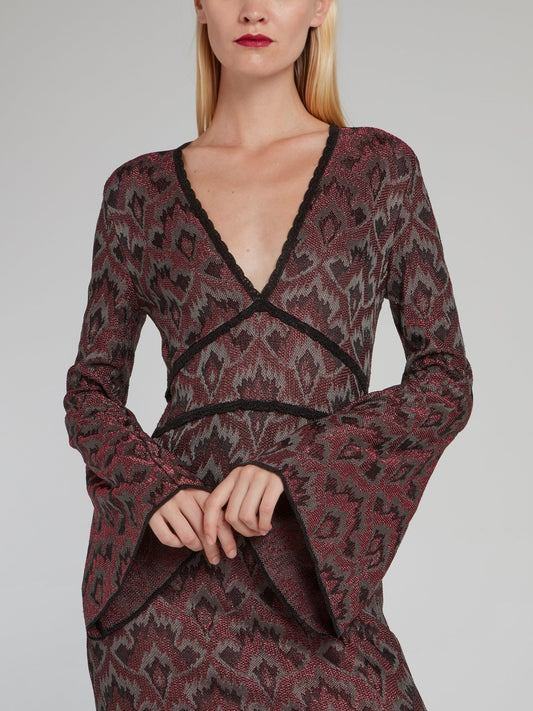 Платье-макси с глубоким вырезом и расклешенными рукавами