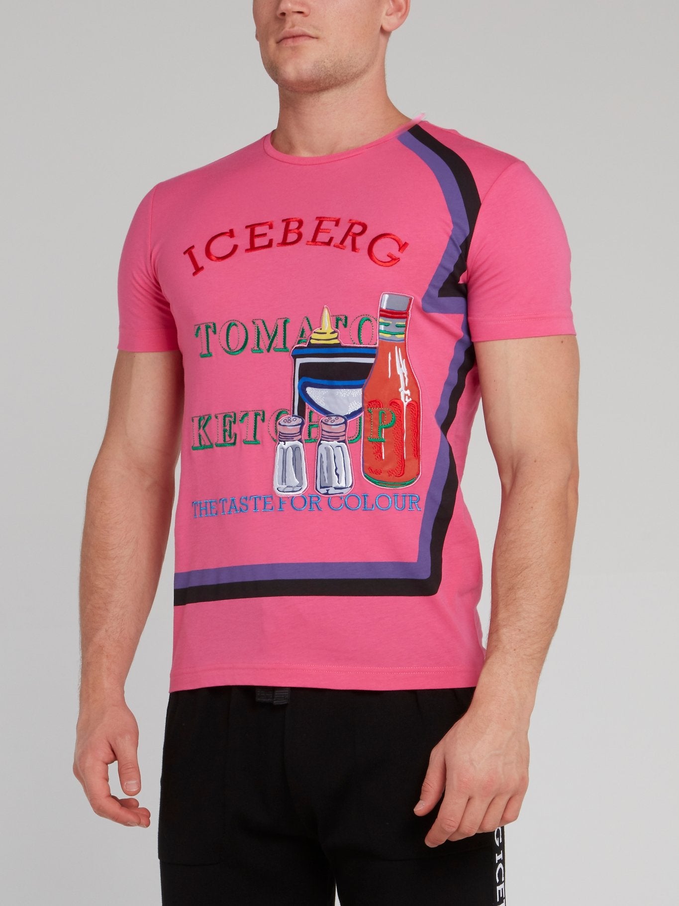 Розовая футболка с вышитым рисунком