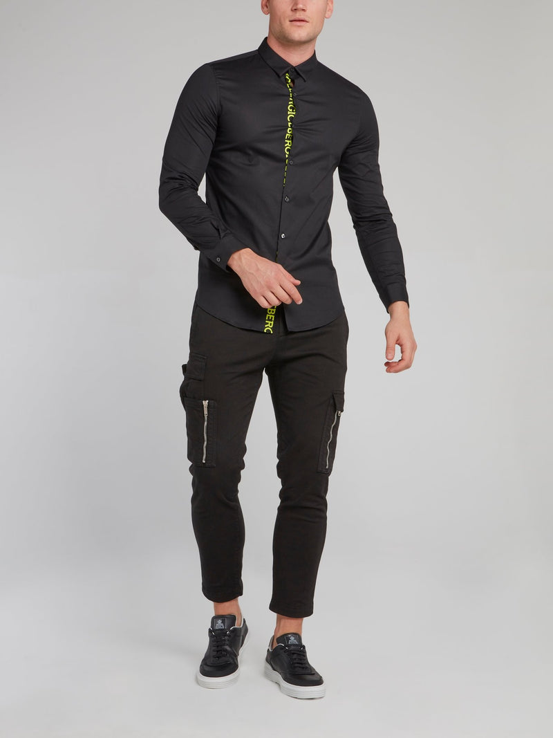 Черная рубашка с длинными рукавами и логотипом