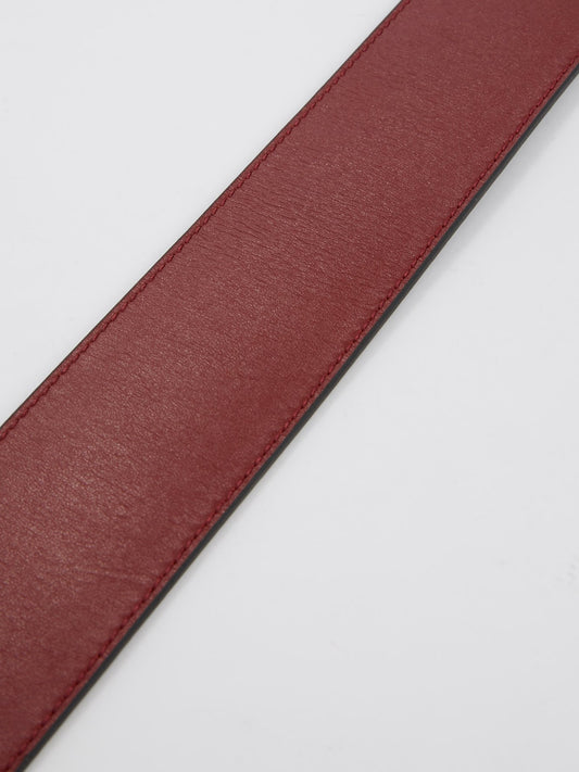 Бордовый ремень с круглой пряжкой с эффектом змеиной кожи