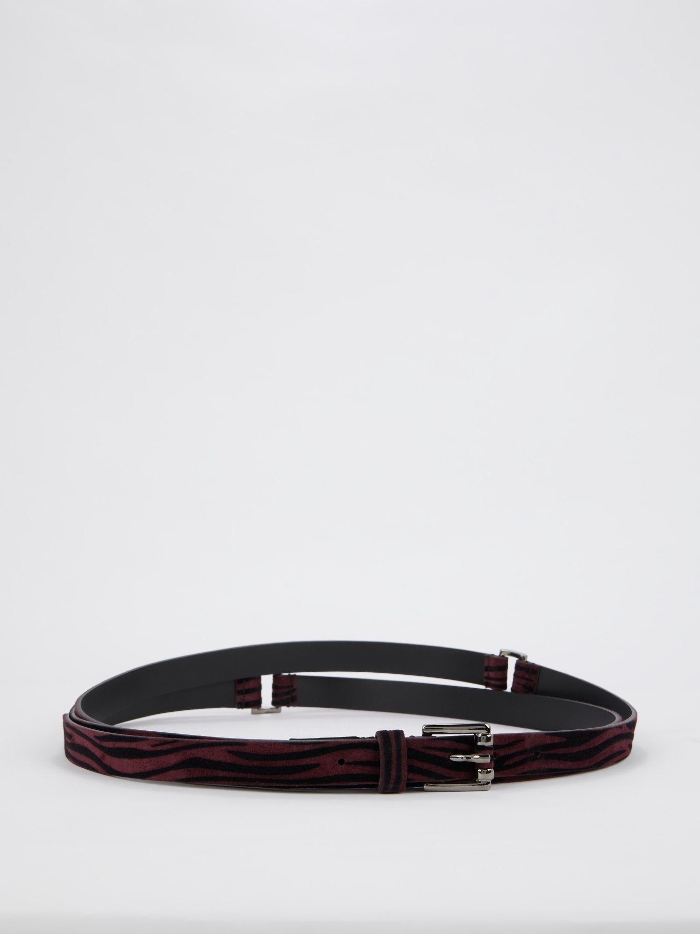 Бордовый замшевый ремень с анималистическим принтом