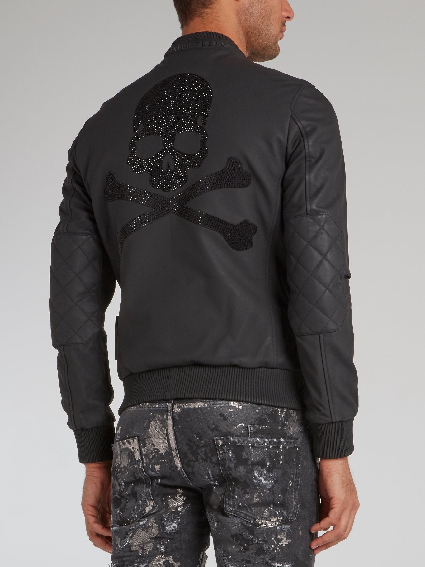 Черная стеганая куртка с изображением черепа и стразами