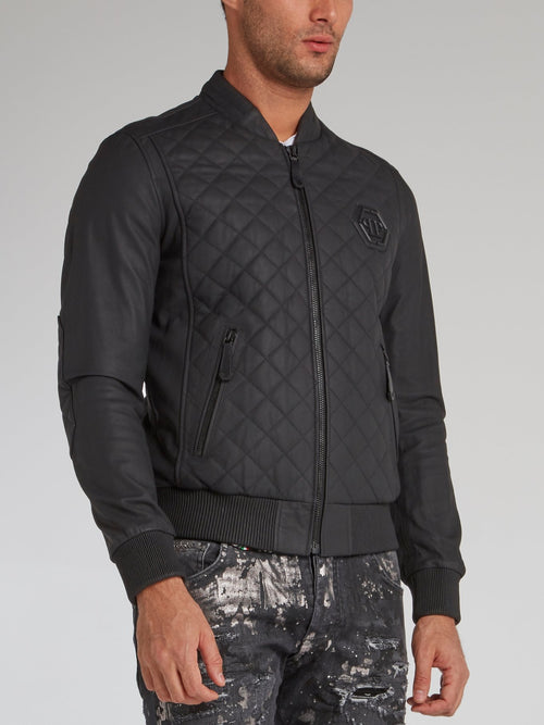 Черная стеганая куртка с изображением черепа и стразами