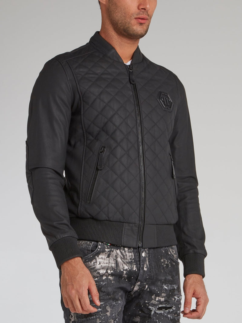 Черная стеганая куртка с изображением черепа и стразами