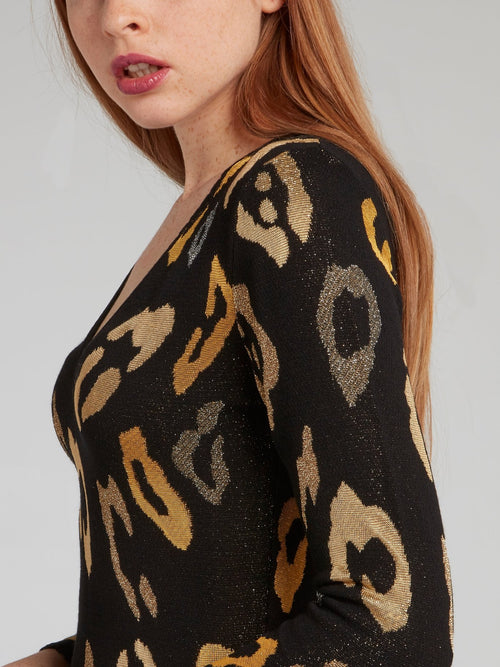 Черное блестящее платье с анималистическим принтом