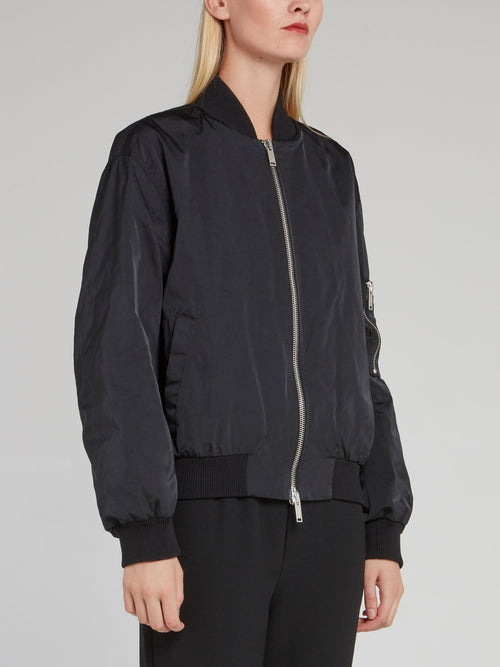 Черный бомбер с вышитым на спине логотипом