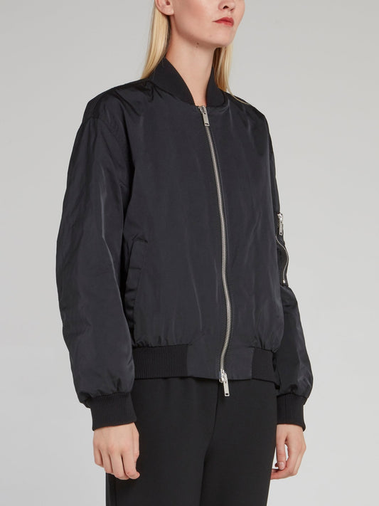 Черный бомбер с вышитым на спине логотипом