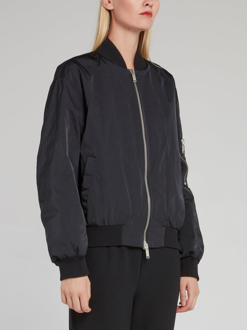 Черный бомбер с вышитым на спине логотипом