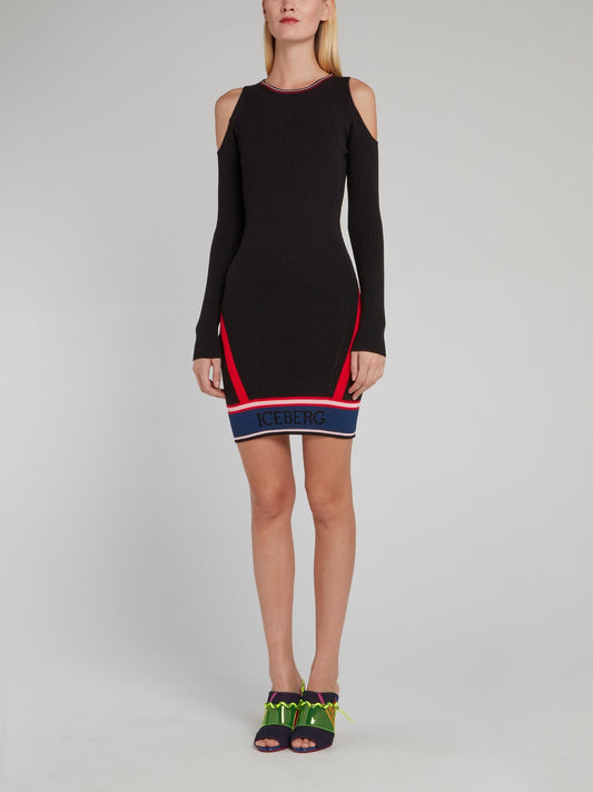 Черное облегающее платье с открытми плечами